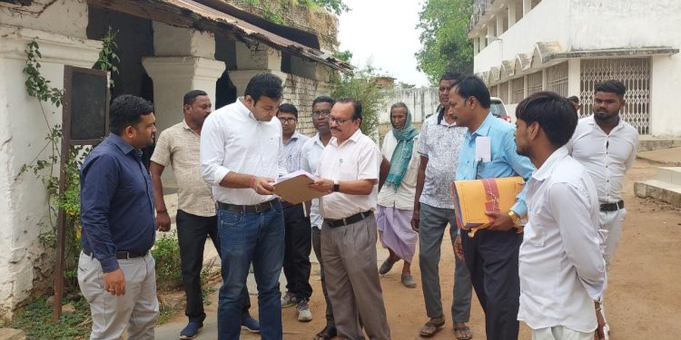 प्राचीन ऐतिहासिक धरोहर तेलासीपुरी धाम का होगा पर्यटन केंद्र के रूप में विकास कलेक्टर श्री बसंल ने तेलासी बाड़ा पहुंचकर किया औचक निरीक्षण