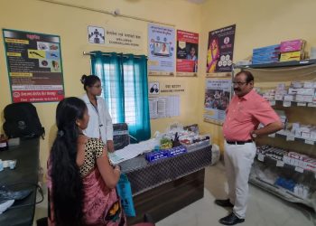 बलौदाबाजार-भाटापारा:-कोविड की तैयारी और स्वास्थ्य सुविधाओं का जायज़ा लेने सीएमएचओ ने किया आकस्मिक निरीक्षण लापरवाही बरतने वाले कर्मचारियों को कारण बताओ नोटिस सहित वेतन काटने के दिए निर्देश बलौदाबाजार-भाटापारा:-कोविड की तैयारी और स्वास्थ्य सुविधाओं का जायज़ा लेने सीएमएचओ ने किया आकस्मिक निरीक्षण लापरवाही बरतने वाले कर्मचारियों को कारण बताओ नोटिस सहित वेतन काटने के दिए निर्देश