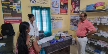 बलौदाबाजार-भाटापारा:-कोविड की तैयारी और स्वास्थ्य सुविधाओं का जायज़ा लेने सीएमएचओ ने किया आकस्मिक निरीक्षण  लापरवाही बरतने वाले कर्मचारियों को कारण बताओ नोटिस सहित वेतन काटने के दिए निर्देश