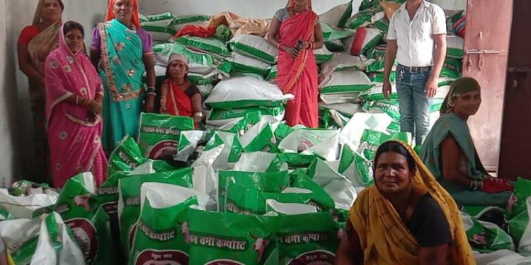 बलौदाबाजार-भाटापारा:- सहकारी समितियों से वर्मी कम्पोस्ट का वितरण जारी,किसानों से उर्वरक के अग्रिम उठाव करने की अपील…