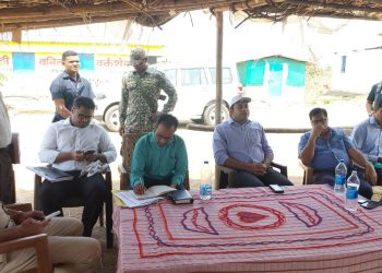 बलौदाबाजार-भाटापारा:- भेंट-मुलाकात हेतु स्थल चिन्हांकन व निरीक्षण में पहुंचे कलेक्टर रजत बंसल, जिले का अंतिम भेंट -मुलाकात भाटापारा अंतर्गत ग्राम कड़ार में कार्यक्रम की तैयारियों के लिए अधिकारियों को दिए निर्देश बलौदाबाजार-भाटापारा:- भेंट-मुलाकात हेतु स्थल चिन्हांकन व निरीक्षण में पहुंचे कलेक्टर रजत बंसल, जिले का अंतिम भेंट -मुलाकात भाटापारा अंतर्गत ग्राम कड़ार में कार्यक्रम की तैयारियों के लिए अधिकारियों को दिए निर्देश