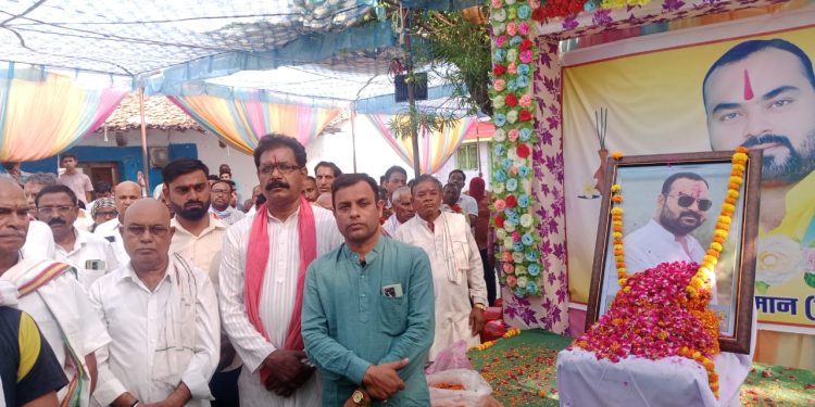 ग्राम तरेंगा के स्व.श्री केतुमान साहू जी के दशगात्र कार्यक्रम में सम्मिलित होकर श्रद्धांजलि अर्पित किए साहू समाज के जिला अध्यक्ष सुनील साहू एवं जिला साहू संघ बलौदाबाजार के पदाधिकारी