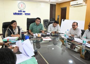 रॉयल्टी वसूली में नियमो का कड़ाई से पालन करें : कलेक्टर