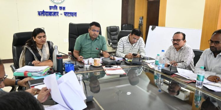 रॉयल्टी वसूली में नियमो का कड़ाई से पालन करें : कलेक्टर रॉयल्टी वसूली में नियमो का कड़ाई से पालन करें : कलेक्टर