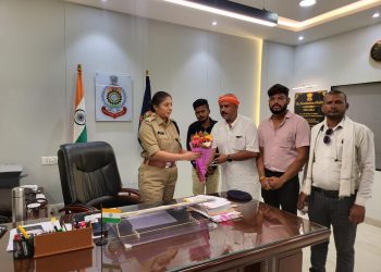 किसान नेता योगेश तिवारी ने एसपी को सौंपा ज्ञापन