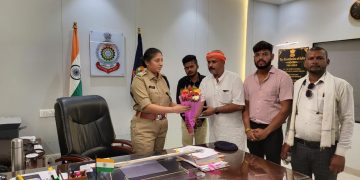 किसान नेता योगेश तिवारी ने एसपी को सौंपा ज्ञापन