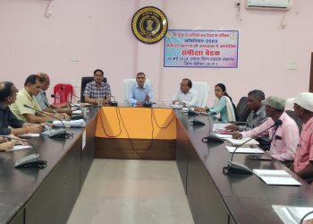 कलेक्टर ने ली निजी स्कूल संचालकों की बैठक