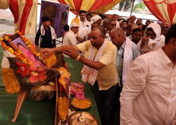 मुड़पार (संडी) में स्व. लीलावती साहू जी के दशगात्र (श्रद्धांजली ) कार्यक्रम में सम्मिलित हुवे जिला साहू संघ के अध्यक्ष सुनील साहू