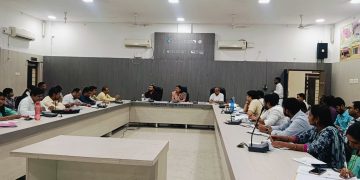 बलौदाबाजार : जिला पंचायत सीईओ ने पीएम आवास एवं एसबीएम की समीक्षा