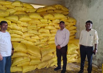 कृषि विभाग की टीम ने विक्रय केंद्रों में दी दबिश, अवैध खाद- बीज किया जब्त